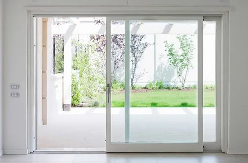Common Sliding Glass Door Problems in Montreal